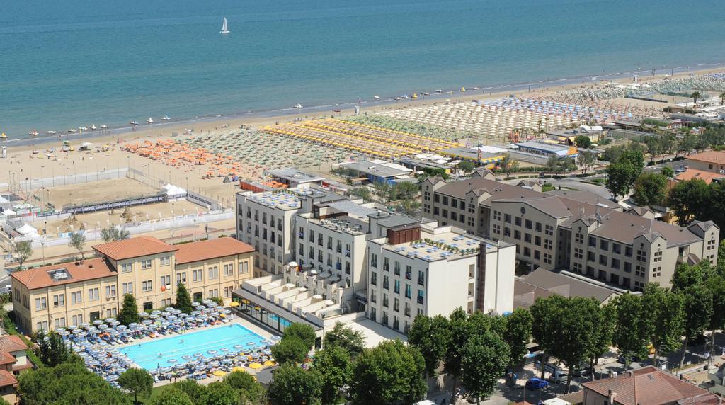 Hotel Dante Family 4*